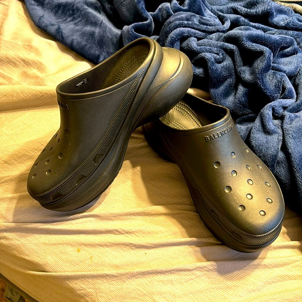 BALENCIAGA size 13